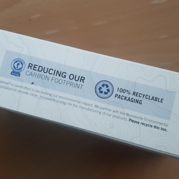 Brand new Yaktrax Pro, Coil design traction - Picture 8 of 8